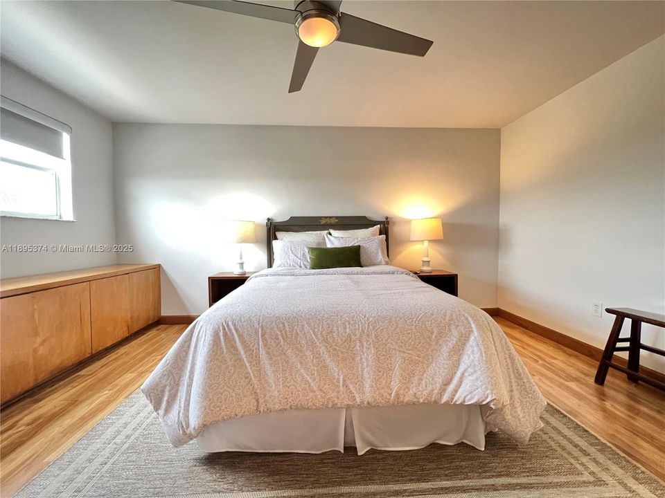 For Rent: $3,850 (2 beds, 2 baths, 1040 Square Feet)