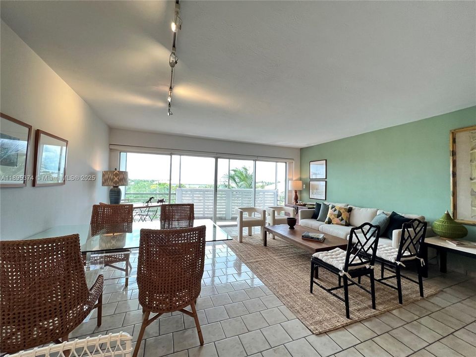 For Rent: $3,850 (2 beds, 2 baths, 1040 Square Feet)