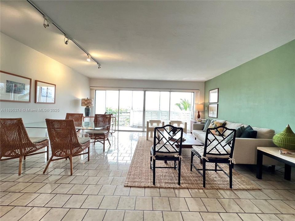 For Rent: $3,850 (2 beds, 2 baths, 1040 Square Feet)