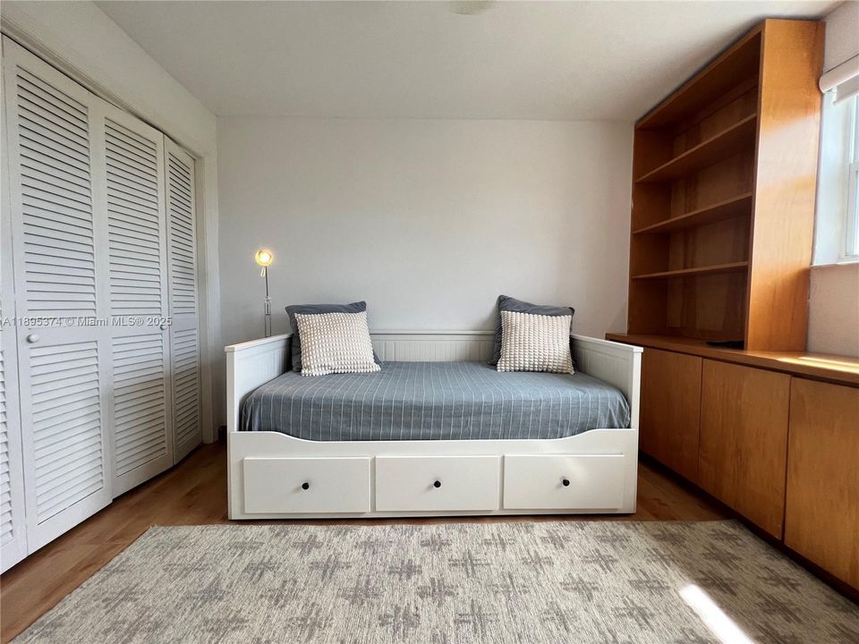 For Rent: $3,850 (2 beds, 2 baths, 1040 Square Feet)