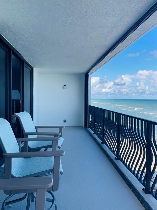 Large Oceanfront Balcony
