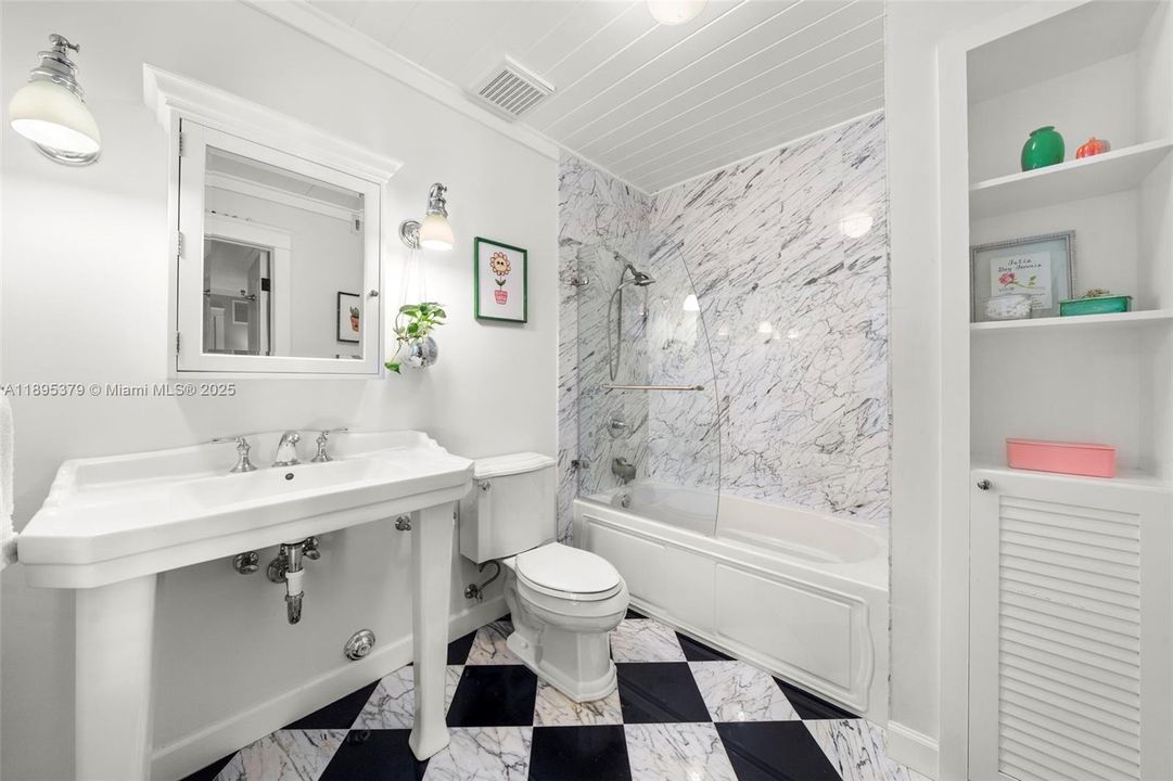 Active With Contract: $3,295,000 (4 beds, 4 baths, 2644 Square Feet)