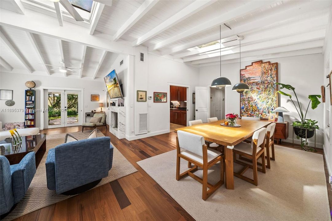 Active With Contract: $3,295,000 (4 beds, 4 baths, 2644 Square Feet)