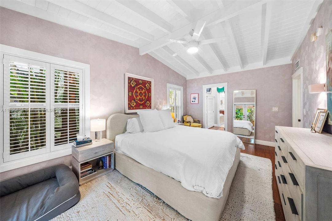 Active With Contract: $3,295,000 (4 beds, 4 baths, 2644 Square Feet)