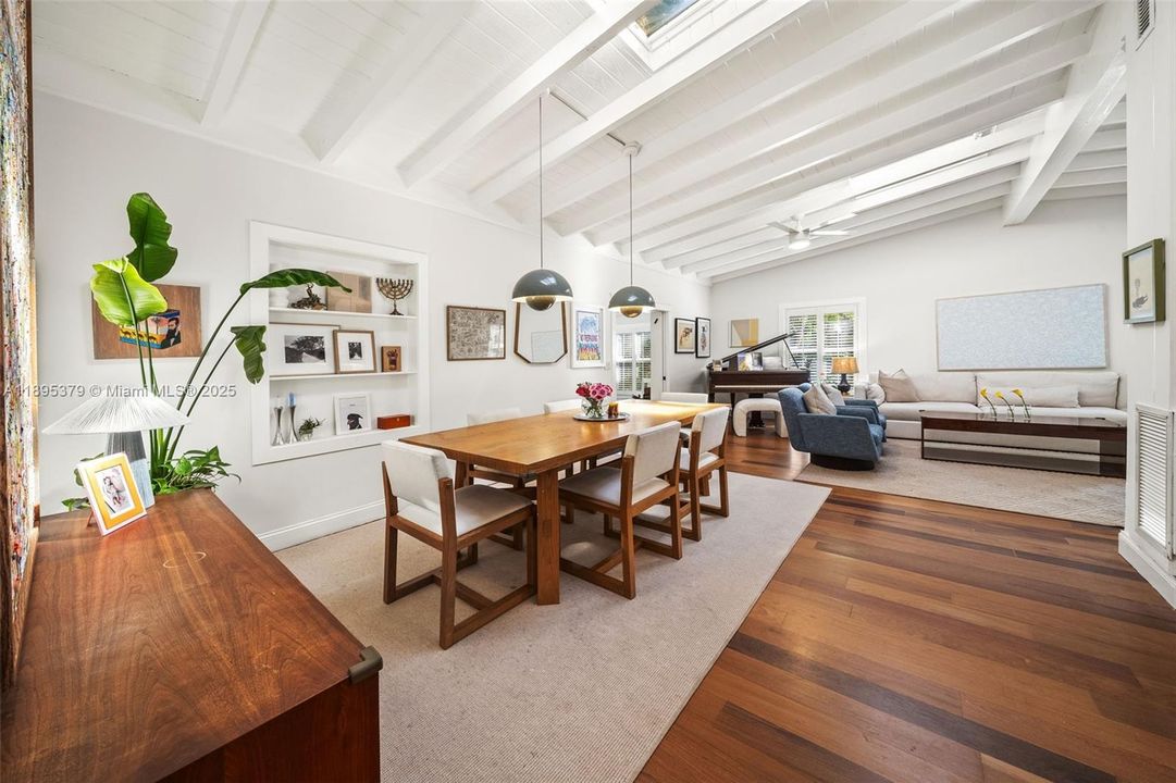 Active With Contract: $3,295,000 (4 beds, 4 baths, 2644 Square Feet)