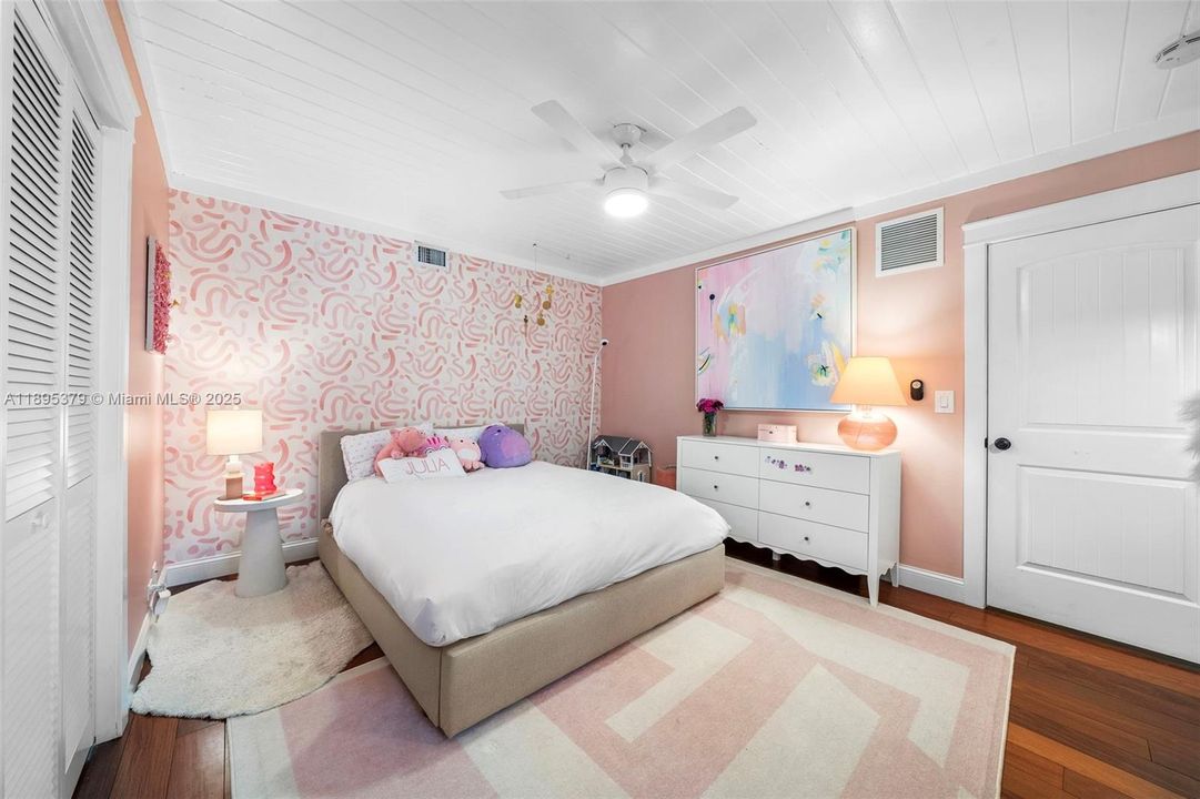 Active With Contract: $3,295,000 (4 beds, 4 baths, 2644 Square Feet)