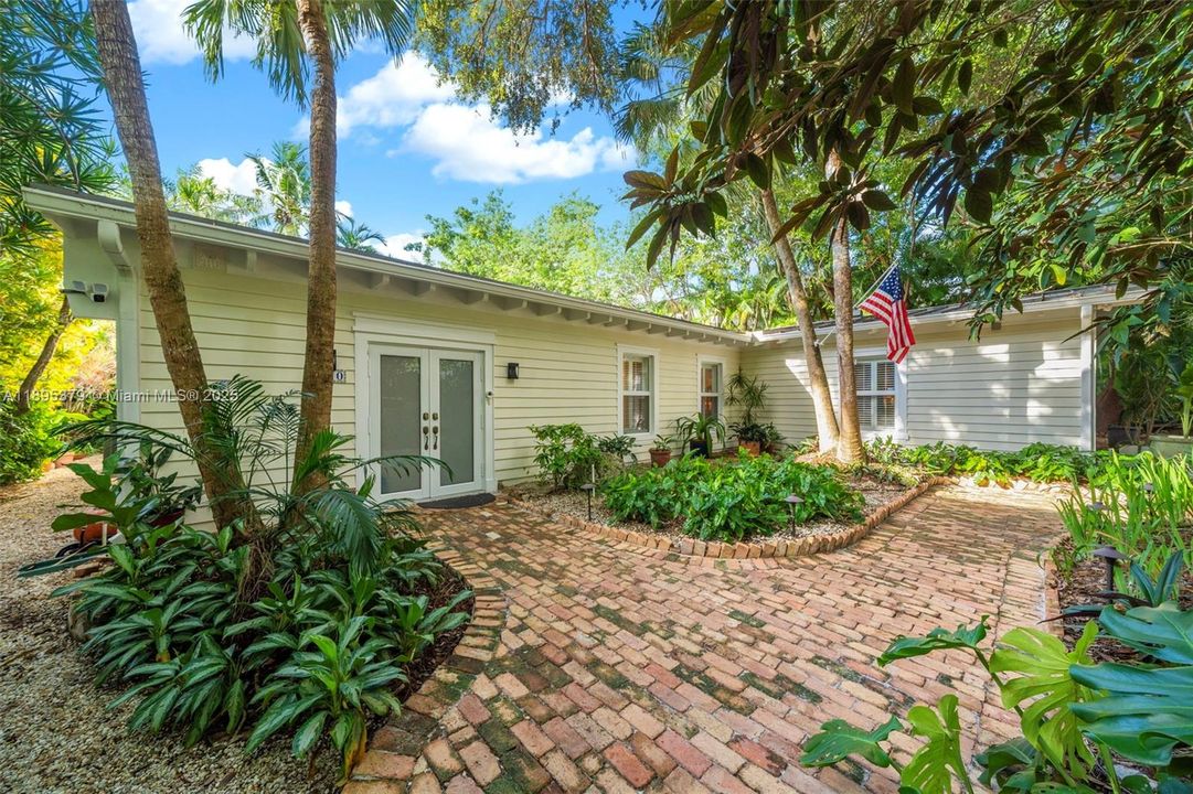 Active With Contract: $3,295,000 (4 beds, 4 baths, 2644 Square Feet)