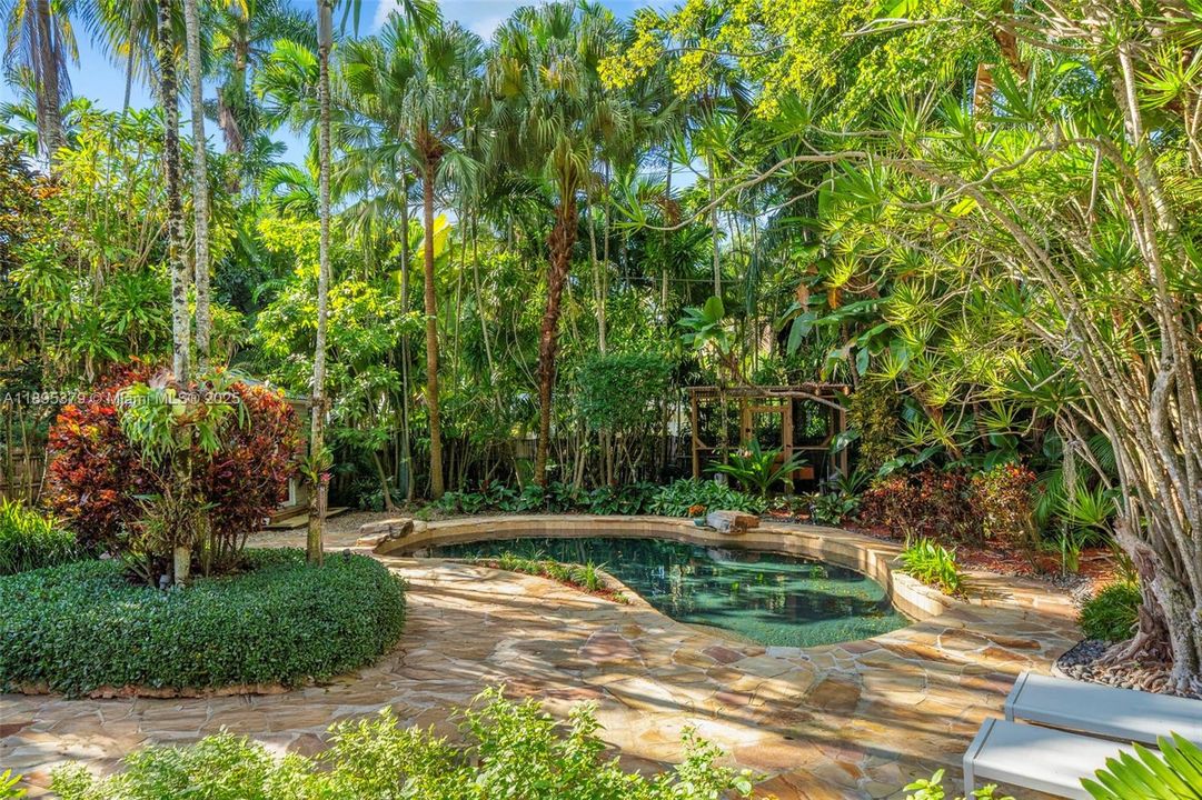 Active With Contract: $3,295,000 (4 beds, 4 baths, 2644 Square Feet)