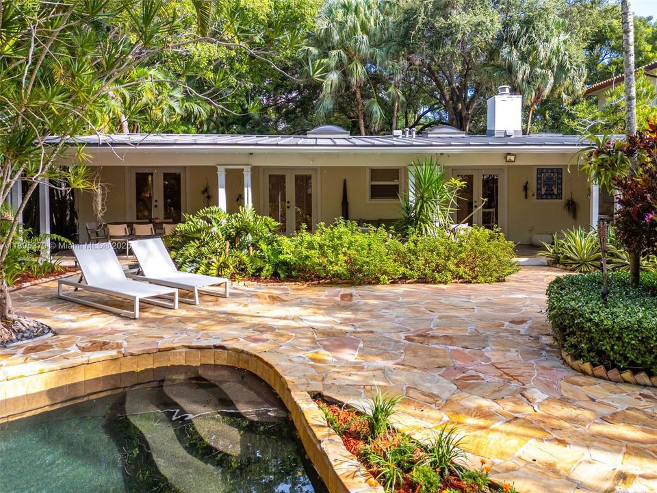 Active With Contract: $3,295,000 (4 beds, 4 baths, 2644 Square Feet)