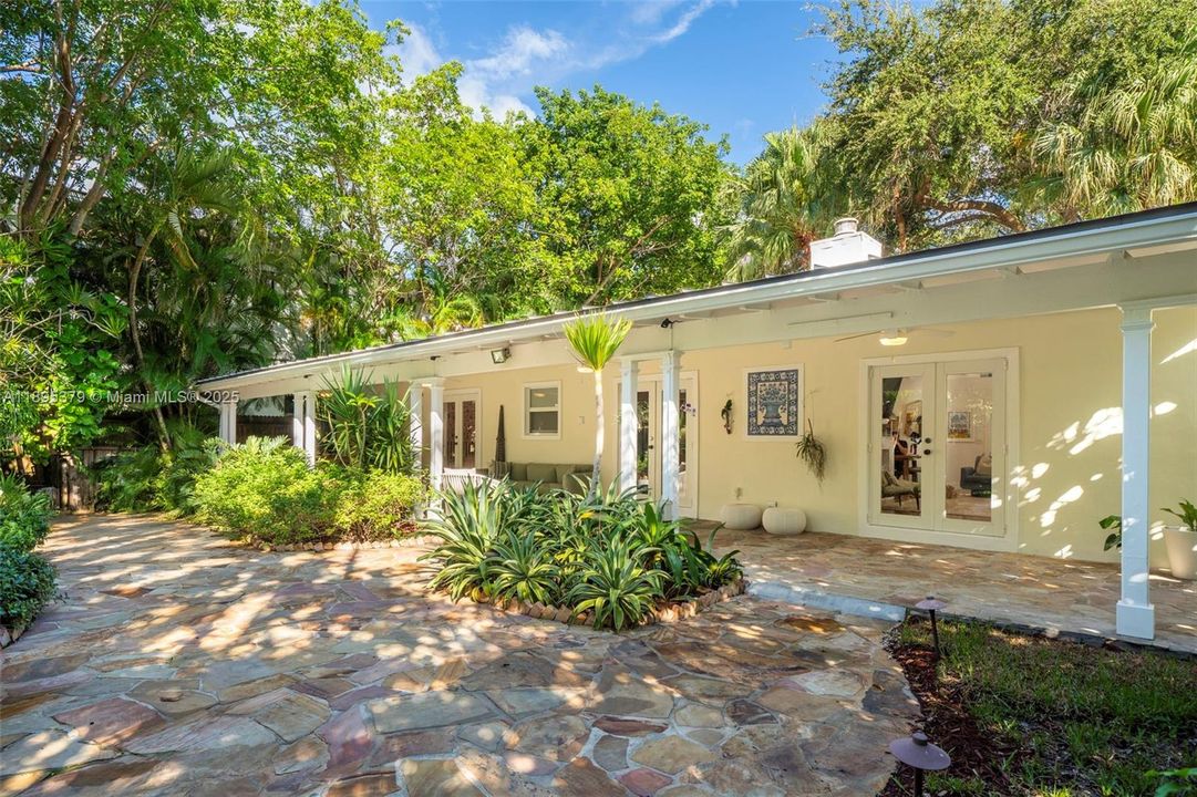 Active With Contract: $3,295,000 (4 beds, 4 baths, 2644 Square Feet)