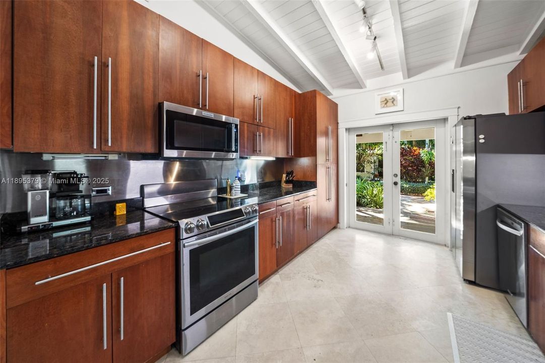 Active With Contract: $3,295,000 (4 beds, 4 baths, 2644 Square Feet)