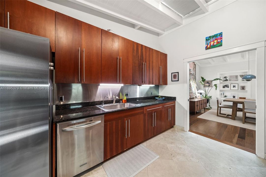 Active With Contract: $3,295,000 (4 beds, 4 baths, 2644 Square Feet)