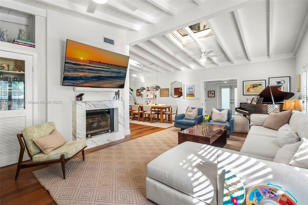 Active With Contract: $3,295,000 (4 beds, 4 baths, 2644 Square Feet)