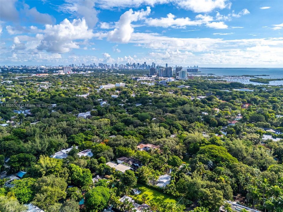 Active With Contract: $3,295,000 (4 beds, 4 baths, 2644 Square Feet)