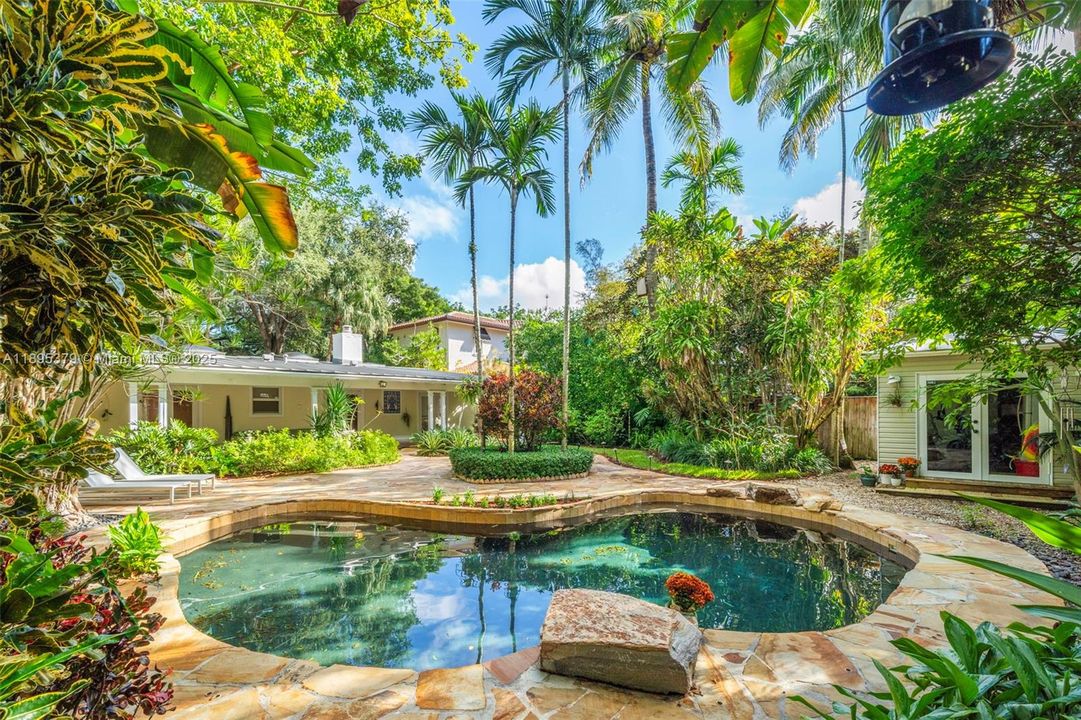 Active With Contract: $3,295,000 (4 beds, 4 baths, 2644 Square Feet)