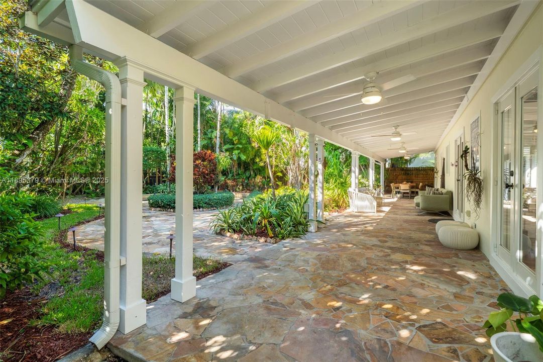 Active With Contract: $3,295,000 (4 beds, 4 baths, 2644 Square Feet)