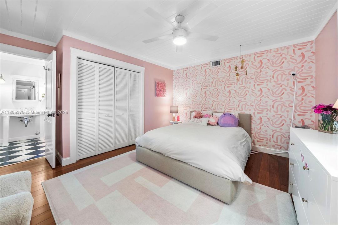 Active With Contract: $3,295,000 (4 beds, 4 baths, 2644 Square Feet)