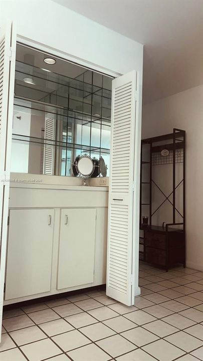 For Rent: $4,450 (2 beds, 2 baths, 1335 Square Feet)