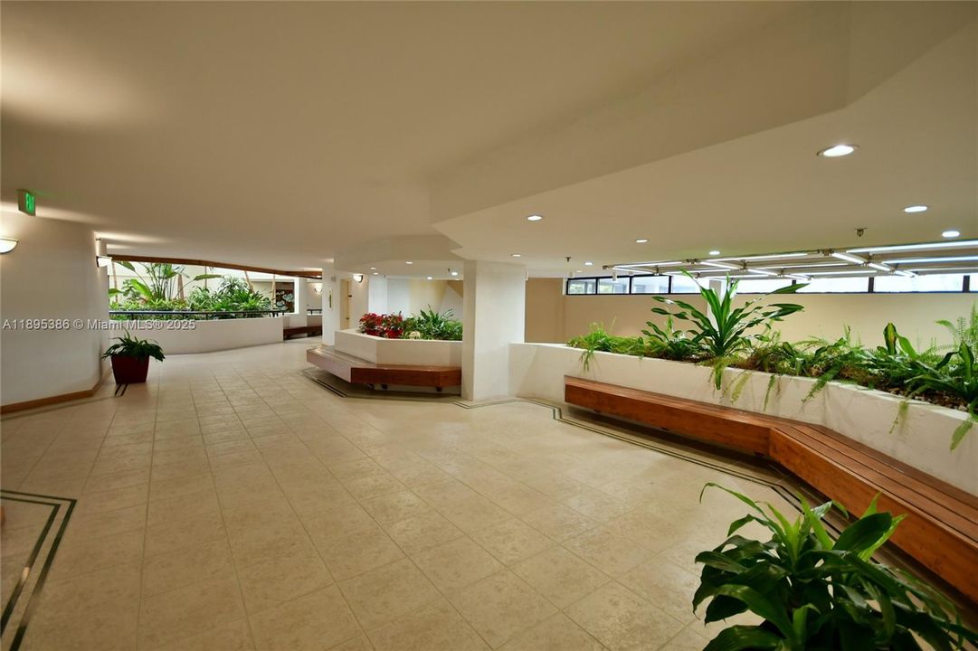 For Rent: $4,450 (2 beds, 2 baths, 1335 Square Feet)