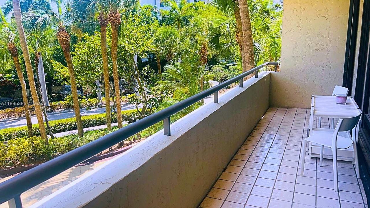 For Rent: $4,450 (2 beds, 2 baths, 1335 Square Feet)