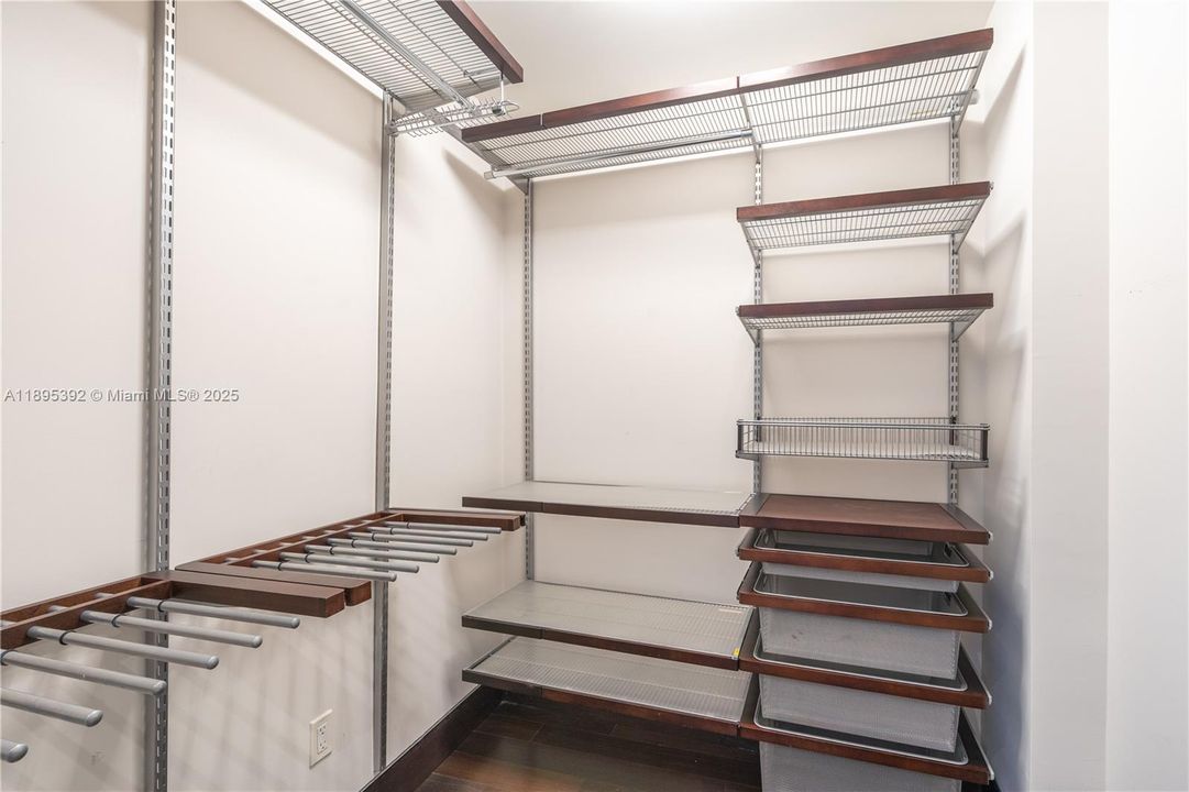 For Sale: $1,795,000 (2 beds, 2 baths, 1784 Square Feet)