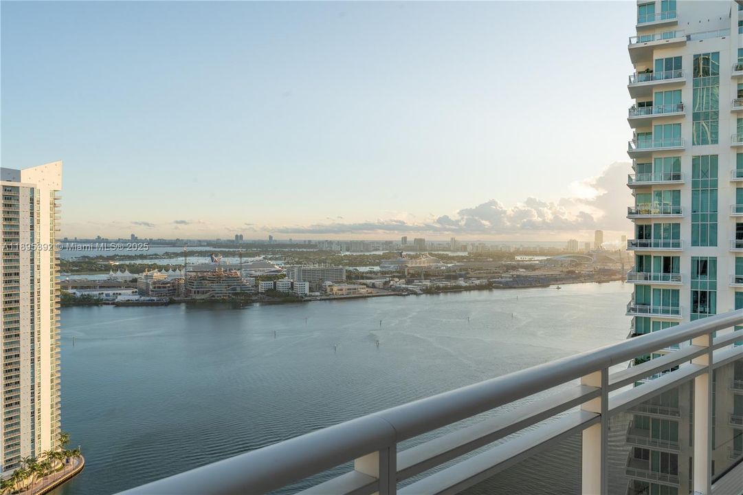 For Sale: $1,795,000 (2 beds, 2 baths, 1784 Square Feet)