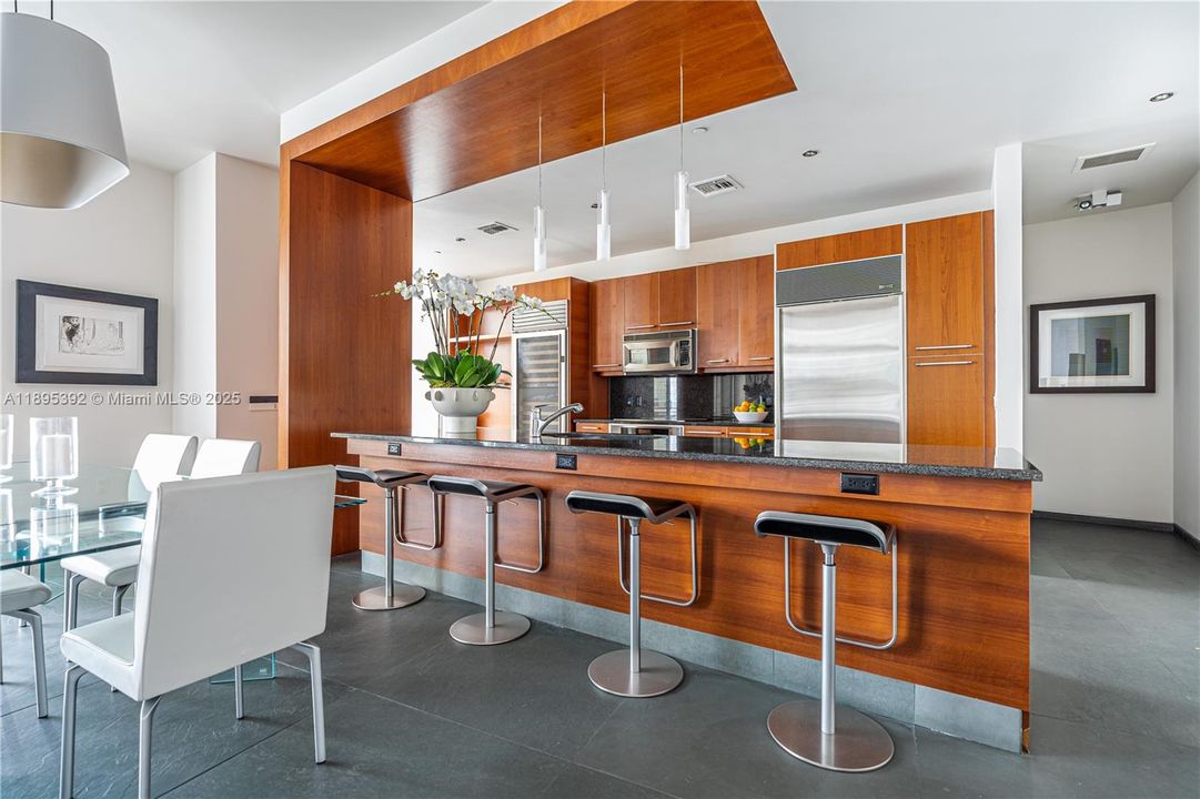 For Sale: $1,795,000 (2 beds, 2 baths, 1784 Square Feet)