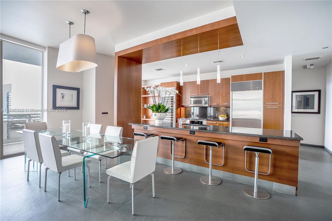 For Sale: $1,795,000 (2 beds, 2 baths, 1784 Square Feet)