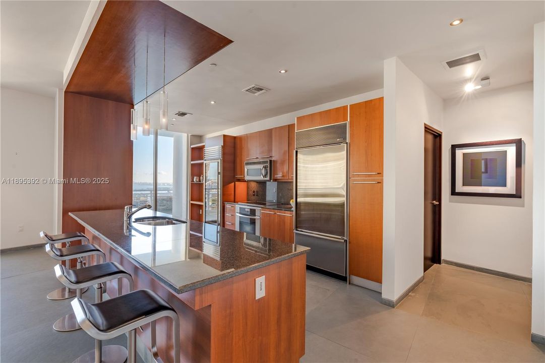 For Sale: $1,795,000 (2 beds, 2 baths, 1784 Square Feet)