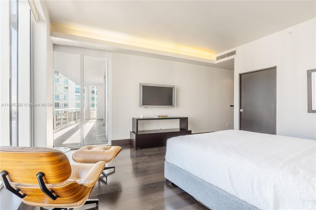 For Sale: $1,795,000 (2 beds, 2 baths, 1784 Square Feet)