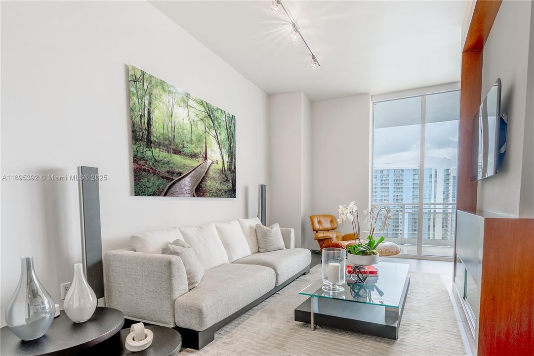 For Sale: $1,795,000 (2 beds, 2 baths, 1784 Square Feet)