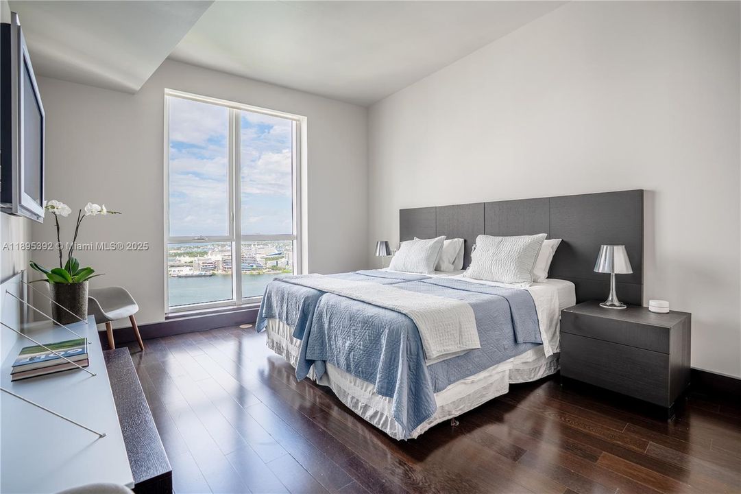 For Sale: $1,795,000 (2 beds, 2 baths, 1784 Square Feet)