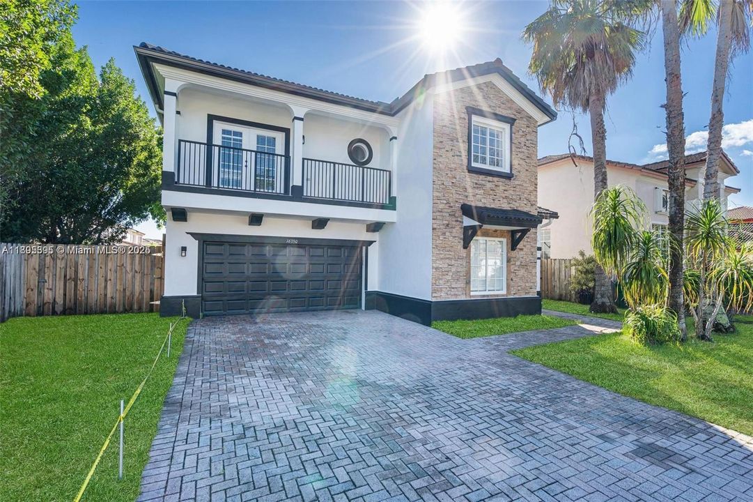 En Renta: $4,500 (4 camas, 3 baños, 2692 Pies cuadrados)