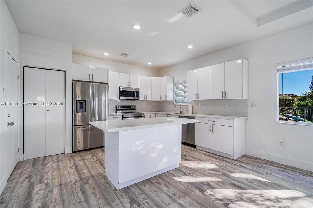 En Renta: $4,500 (4 camas, 3 baños, 2692 Pies cuadrados)