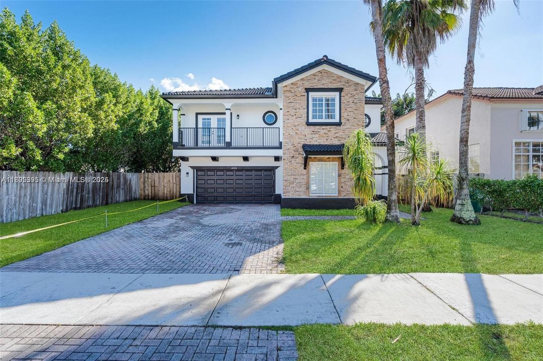 En Renta: $4,500 (4 camas, 3 baños, 2692 Pies cuadrados)