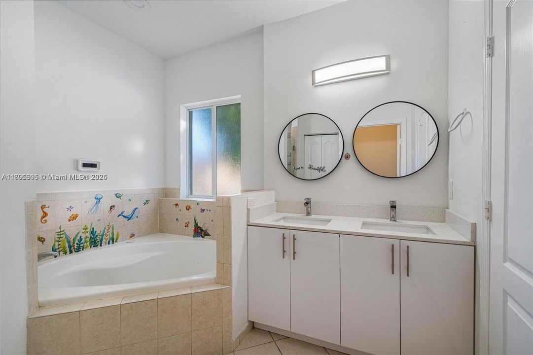 En Renta: $4,500 (4 camas, 3 baños, 2692 Pies cuadrados)