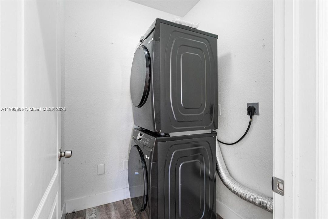 En Renta: $4,500 (4 camas, 3 baños, 2692 Pies cuadrados)