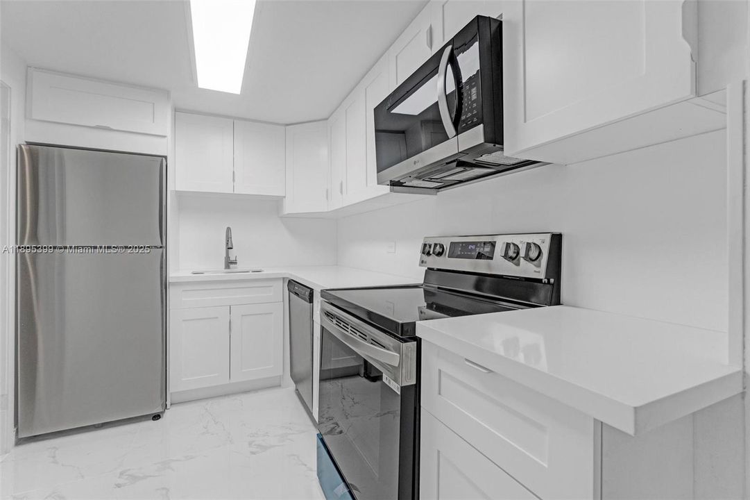 Recently Rented: $2,250 (0 beds, 1 baths, 580 Square Feet)