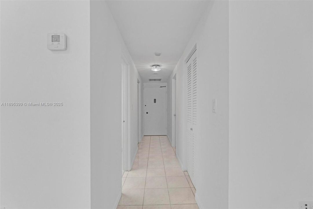 Recently Rented: $2,250 (0 beds, 1 baths, 580 Square Feet)