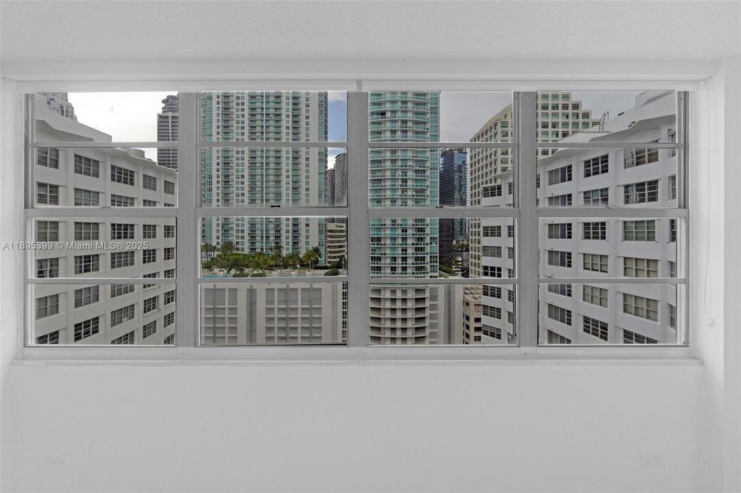 Recently Rented: $2,250 (0 beds, 1 baths, 580 Square Feet)