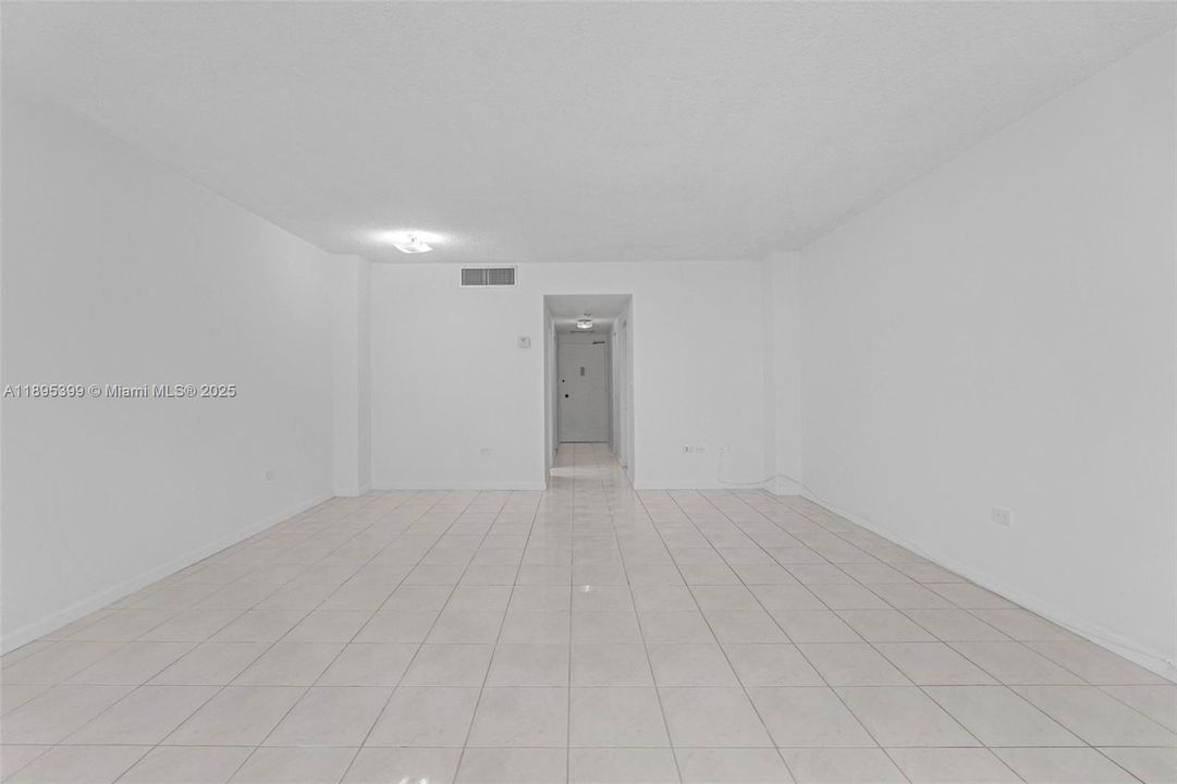 Recently Rented: $2,250 (0 beds, 1 baths, 580 Square Feet)