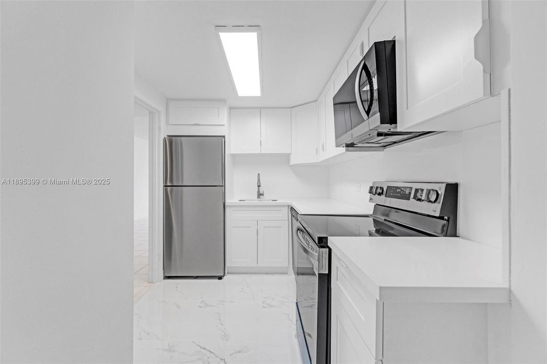 Recently Rented: $2,250 (0 beds, 1 baths, 580 Square Feet)