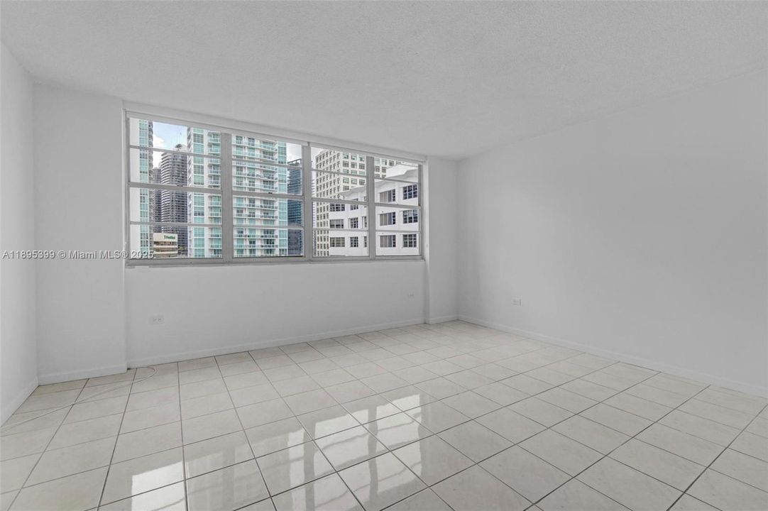 Recently Rented: $2,250 (0 beds, 1 baths, 580 Square Feet)