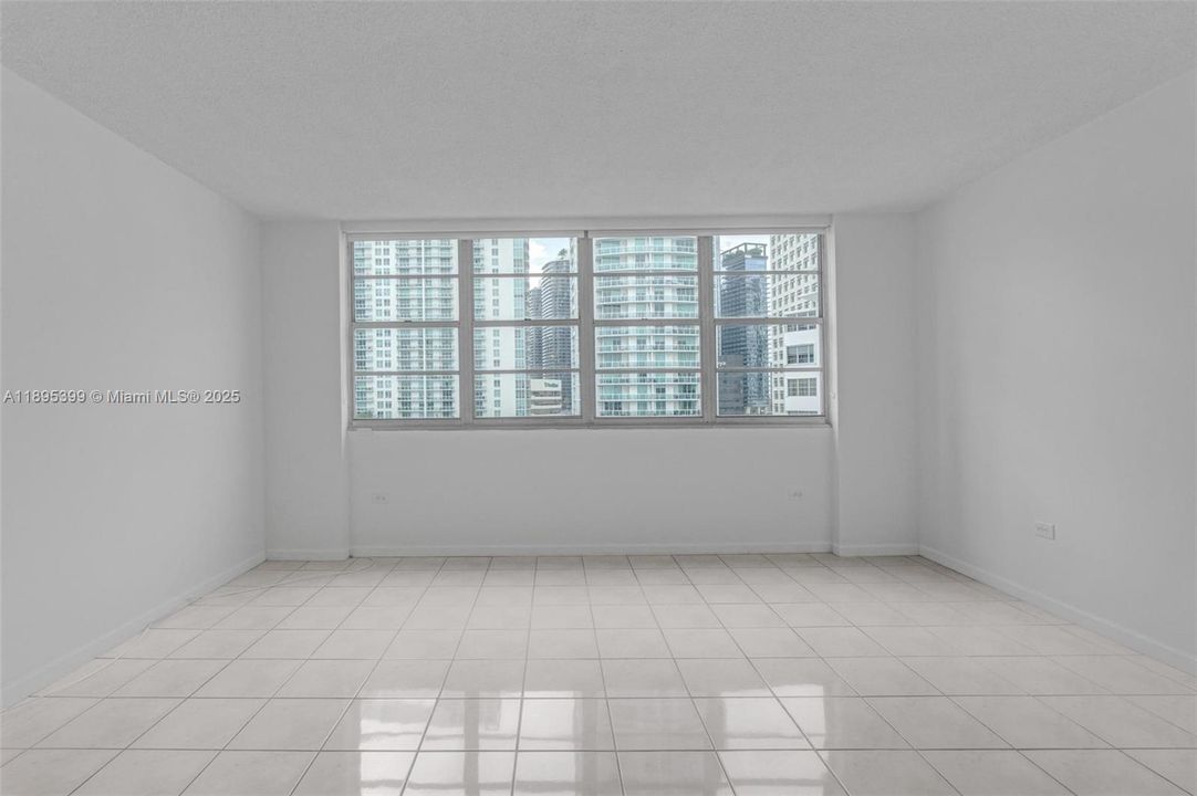 Recently Rented: $2,250 (0 beds, 1 baths, 580 Square Feet)