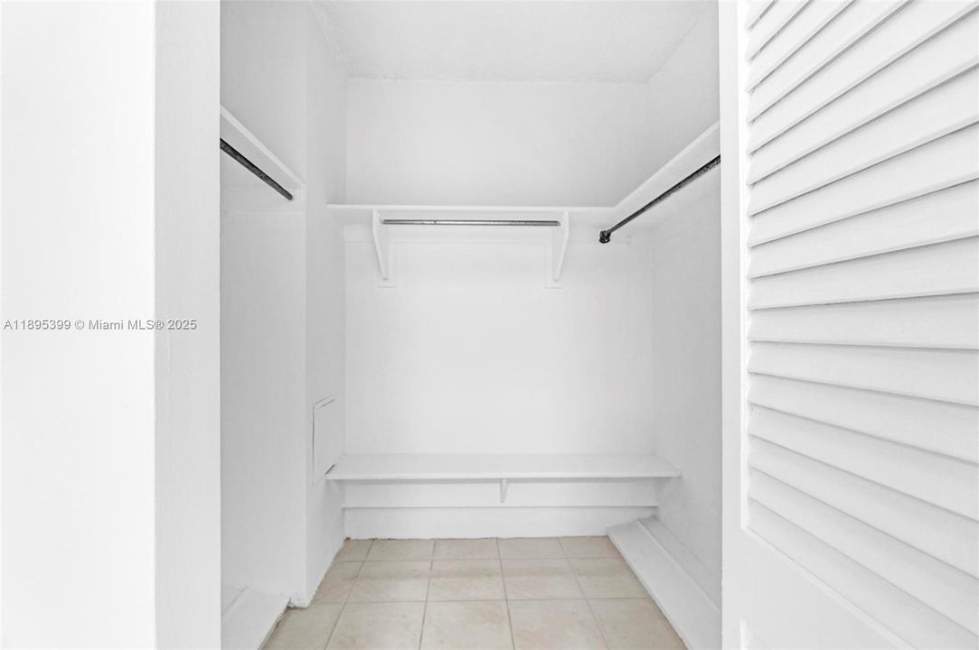 Recently Rented: $2,250 (0 beds, 1 baths, 580 Square Feet)