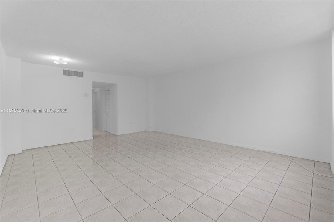 Recently Rented: $2,250 (0 beds, 1 baths, 580 Square Feet)