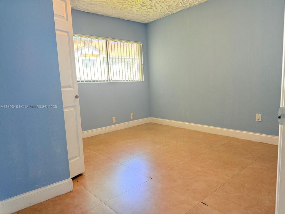 Activo con contrato: $409,900 (3 camas, 2 baños, 1582 Pies cuadrados)