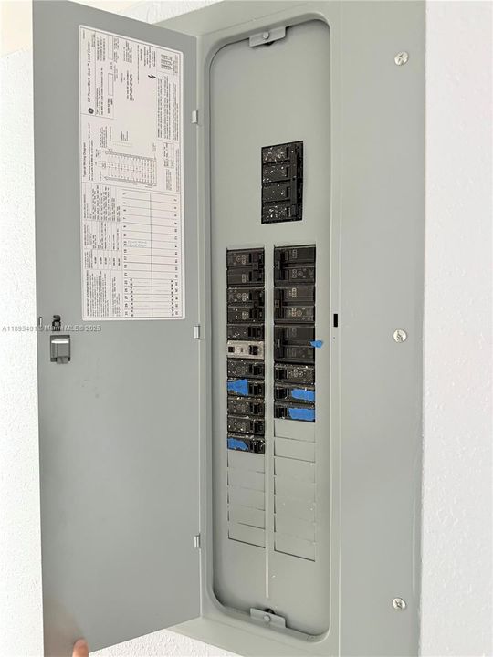 Activo con contrato: $409,900 (3 camas, 2 baños, 1582 Pies cuadrados)