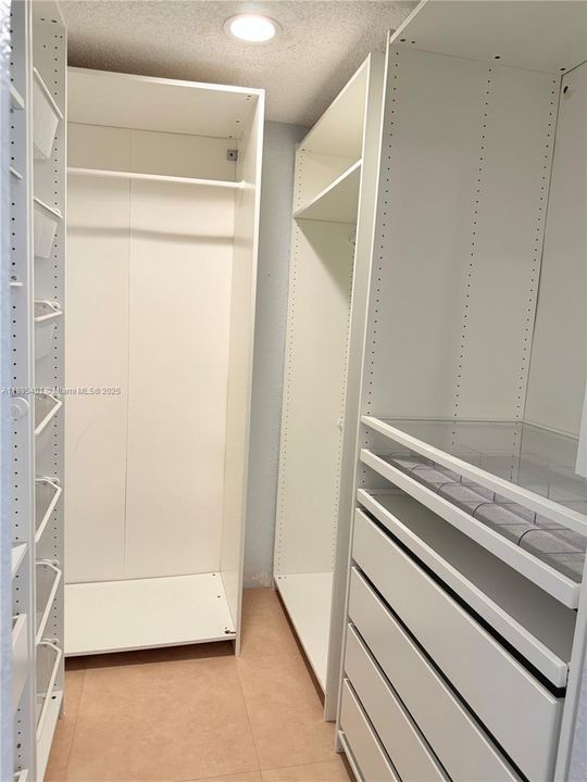 Activo con contrato: $409,900 (3 camas, 2 baños, 1582 Pies cuadrados)