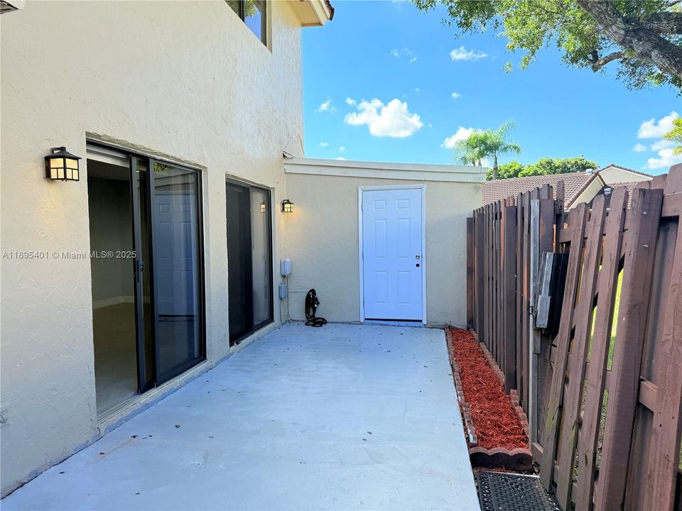 Activo con contrato: $409,900 (3 camas, 2 baños, 1582 Pies cuadrados)